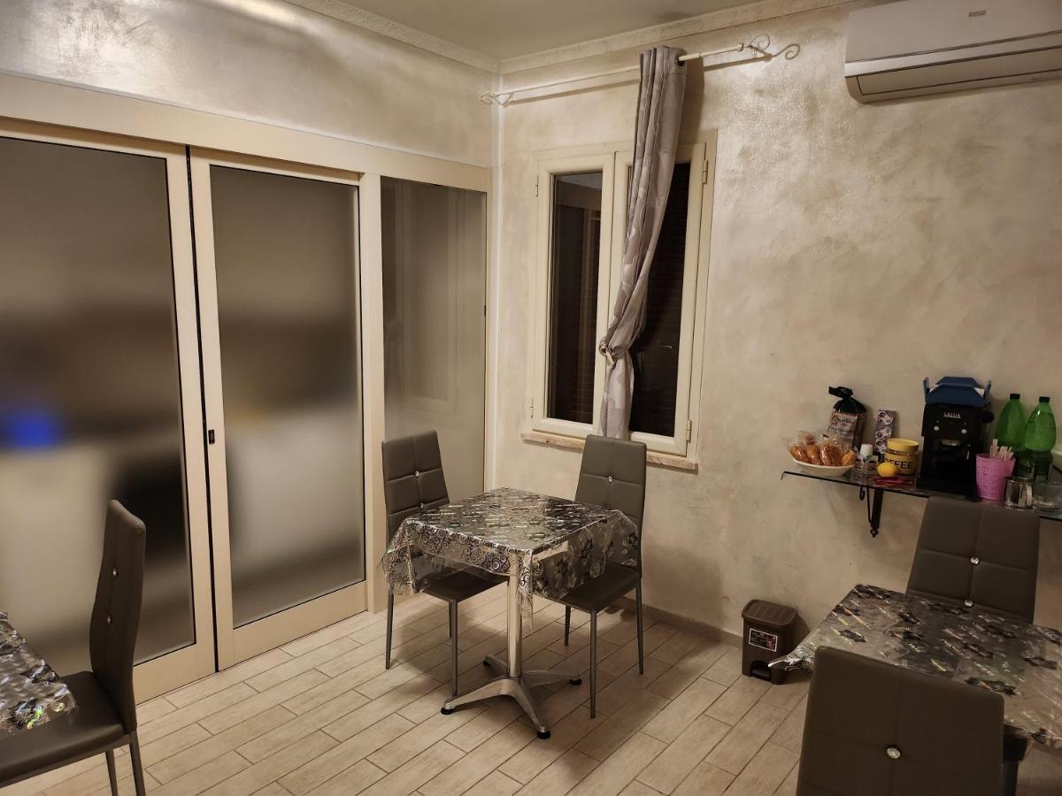 Rosilienza Suites Private Spa, Patio Garden Free Trasfer To & From Airport Фьюмичино Экстерьер фото